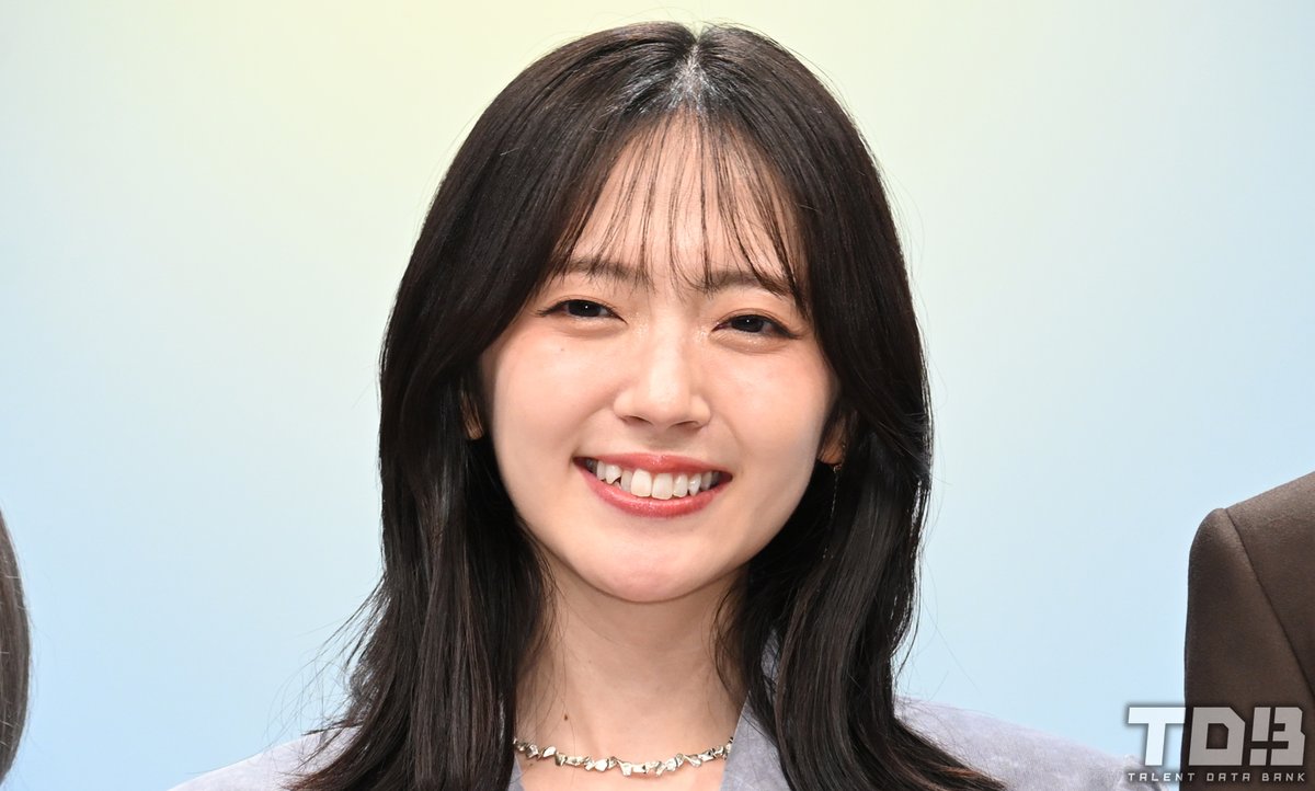 talent_databank's tweet image. 鈴⽊愛理、推しのいる生活の尊さを再確認した上で2年ぶりの撮影に挑む！推し活シーンでのアドリブ採用に「ファンの方々を普段観察してることが生きた」＜『推しが上司になりまして フルスロットル』記者会⾒＞

▼詳細はこちら
talent-databank.co.jp/special/topics…

#推し上司 #鈴木愛理
@tx_oshi