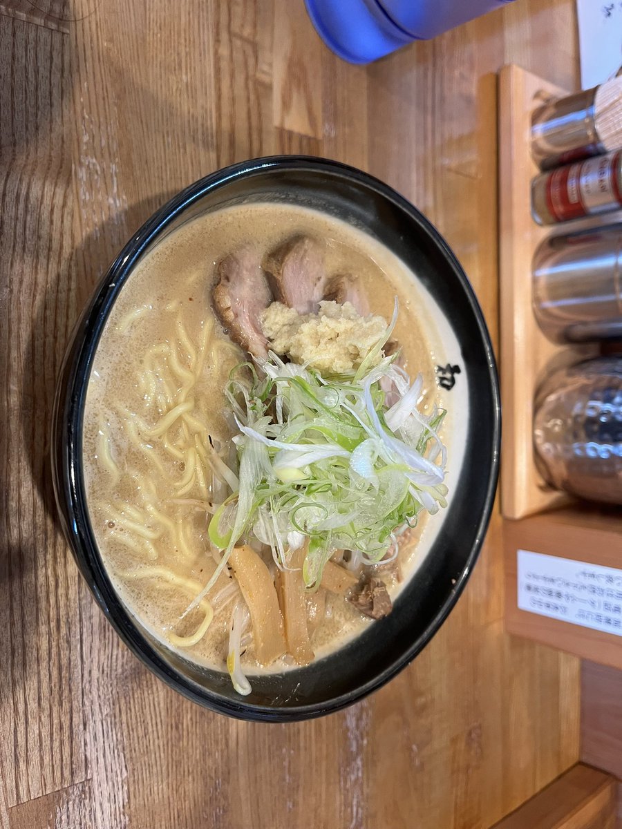 本日、甲府でお邪魔した初志貫徹
味噌チャーシューをいただいたが、美味すぎる😆
土日は行列の可能性があるけど、価値はある😊ほったらかしキャンプ場も近い？