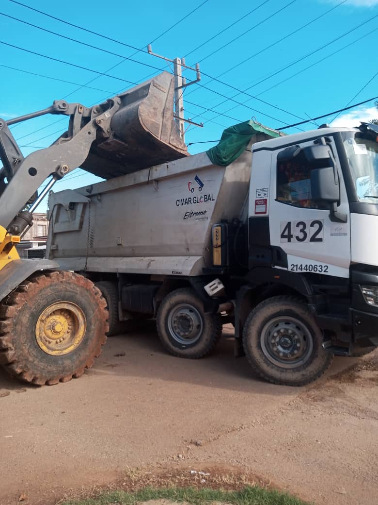 Continua los colectivos laborales del sector con la higienización y limpieza de la Capital,quien dice ,que no se puede  #PorMiHabanaLimpia #PorCubaJuntosCreamos