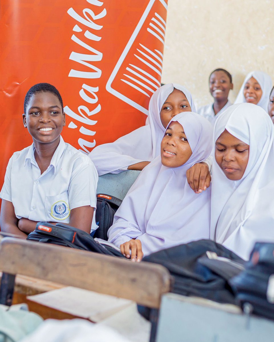 ElimikaWikiendi's tweet image. Wasichana wanaopitia unyanyasaji mtandaoni hujawa hofu, huathirika kisaikolojia na kupoteza ari ya kujifunza.

Ni jukumu la wazazi, walezi  na walimu kusikiliza, kuwa karibu nao na kuwasaidia kujilinda dhidi ya madhara haya.

#ElimikaWikiendi  
#CyberSecurityMonth