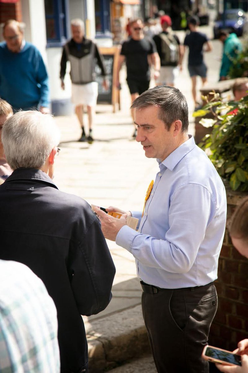 markjohnstonld's tweet image. #lmprint: @LibDems candidate in Meadvale & St John's byelection, 16 Oct '25 in @reigatebanstead. Promoted @JaneKulka (Agent) on my behalf, both at 77 Earlsbrook Rd, Redhill, RH1 6DR. Photo: summer on Reigate High St.