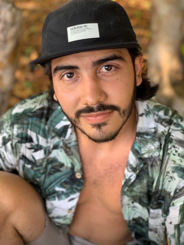 claoyepes's tweet photo. #DondeEstaCamilo #AndresCamiloNoAparece Dios 1.179 días sin mi hijo! Las personas de este mundo cada vez están más locos! Solo revisa las noticias diarias y te darás cuenta que todo se volvió normal, paisaje y noticias pasa nada! Que tristeza de país! Falta amor en los corazones! https://t.co/lkcXfmyzF8