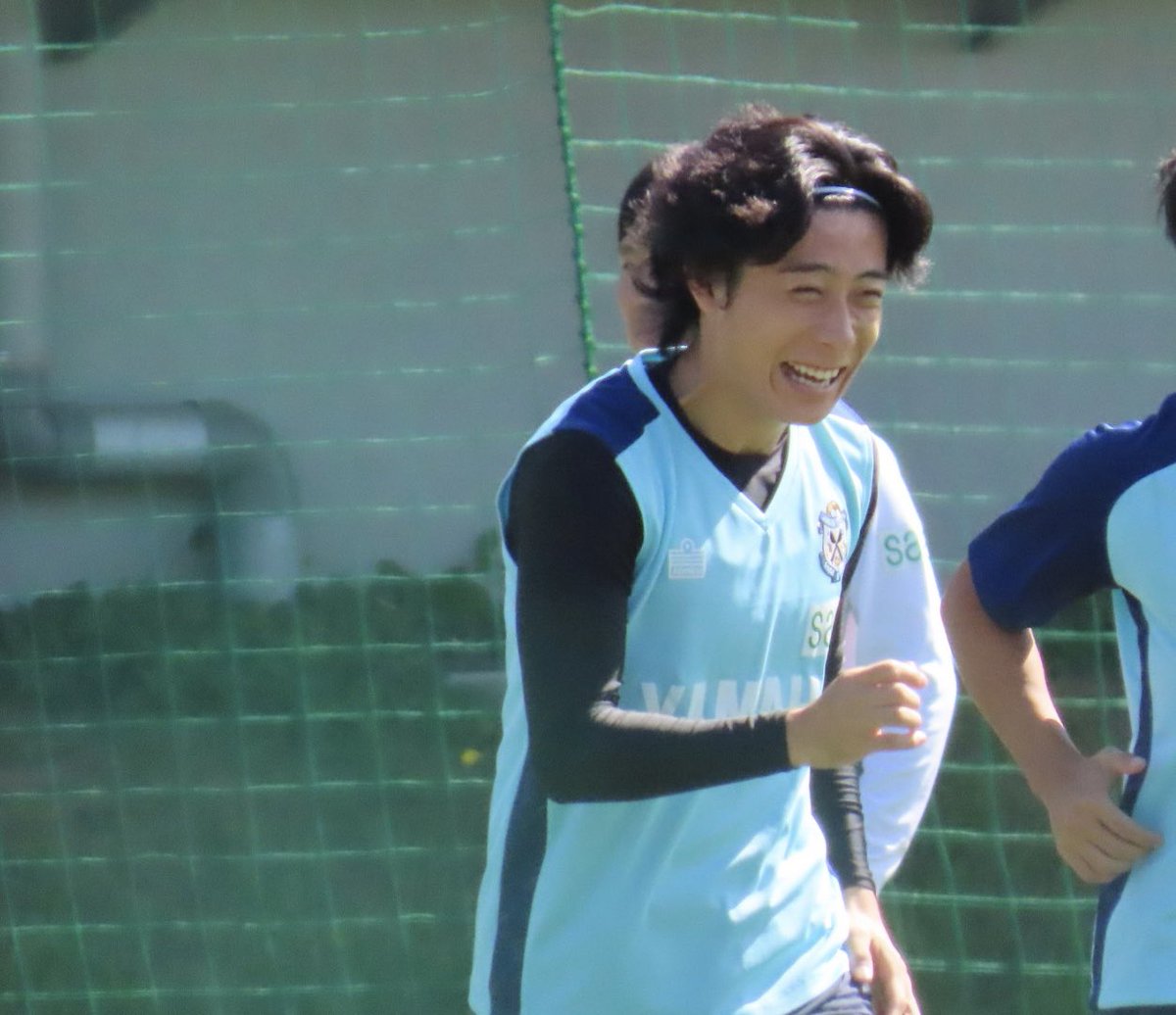 昨日の練習⚽️
少し画質悪いけどめちゃ笑顔すぎる😁
#ジュビロ磐田 #倍井謙