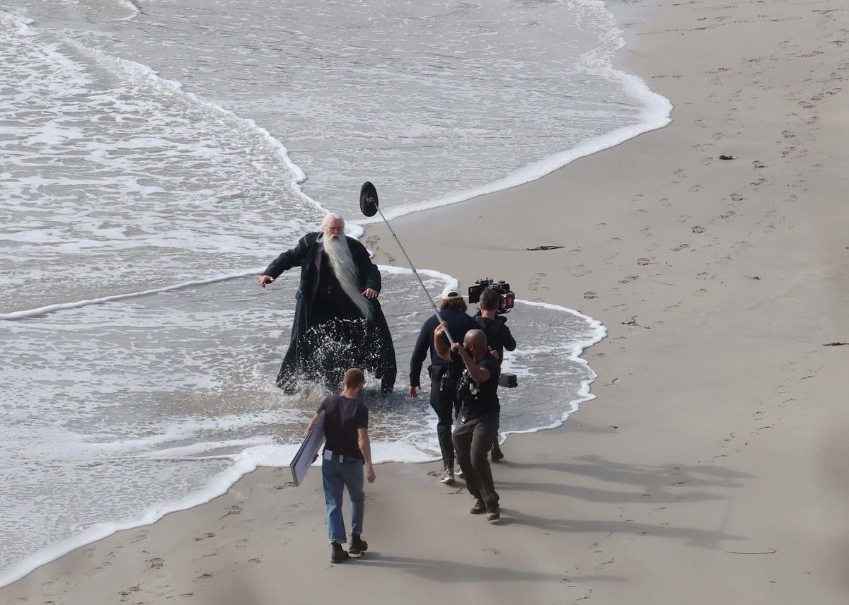 fb3countdown's tweet image. our first look at John Lithgow as Albus Dumbledore!! 

any guesses as to why he's on a beach?
