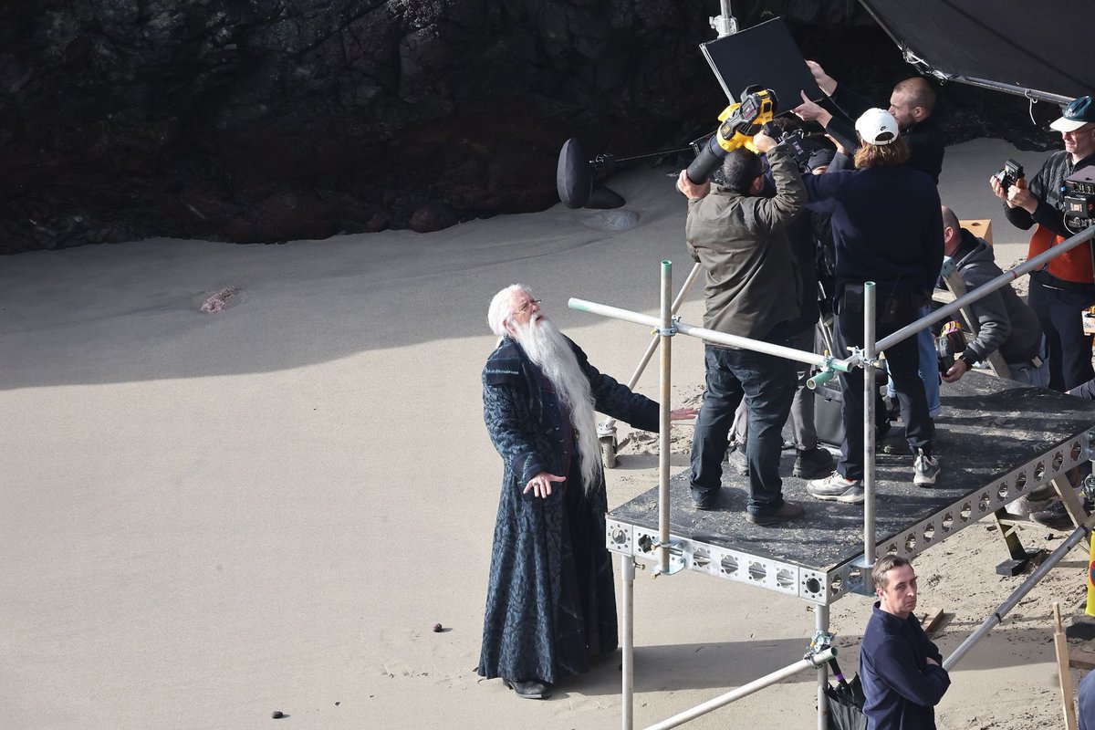 fb3countdown's tweet image. our first look at John Lithgow as Albus Dumbledore!! 

any guesses as to why he's on a beach?