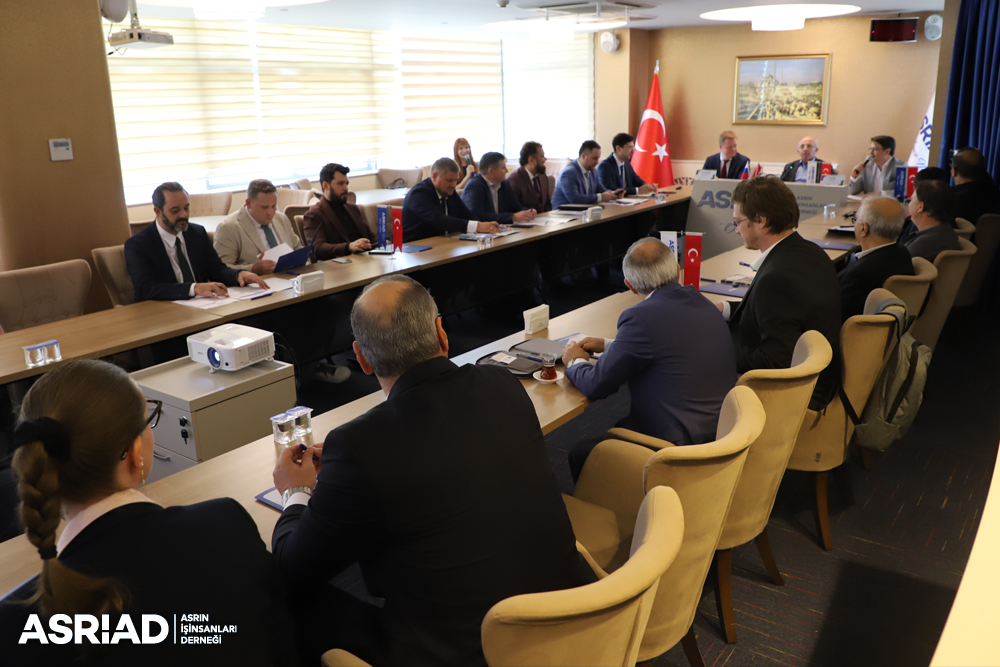 ASRİAD ve Rusya arasında dijital ekonomide iş ortaklıklarının temeli atıldı.

ASRİAD Dış İlişkiler Başkanlığı'nın girişimleriyle Dijital Ekonomi Komisyonu tarafından organize edilen ASRİAD-Rusya Dijital Ekonomi ve Teknoloji İş Forumu, ASRİAD Genel Merkezi'nde gerçekleştirildi.