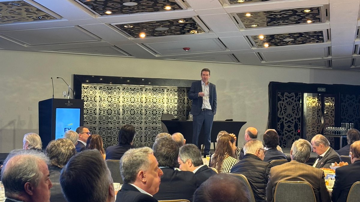 En el primer bloque nos acompaña Alejandro Catterberg quien expone sus perspectivas políticas de la Argentina.

#AsociaciónN1