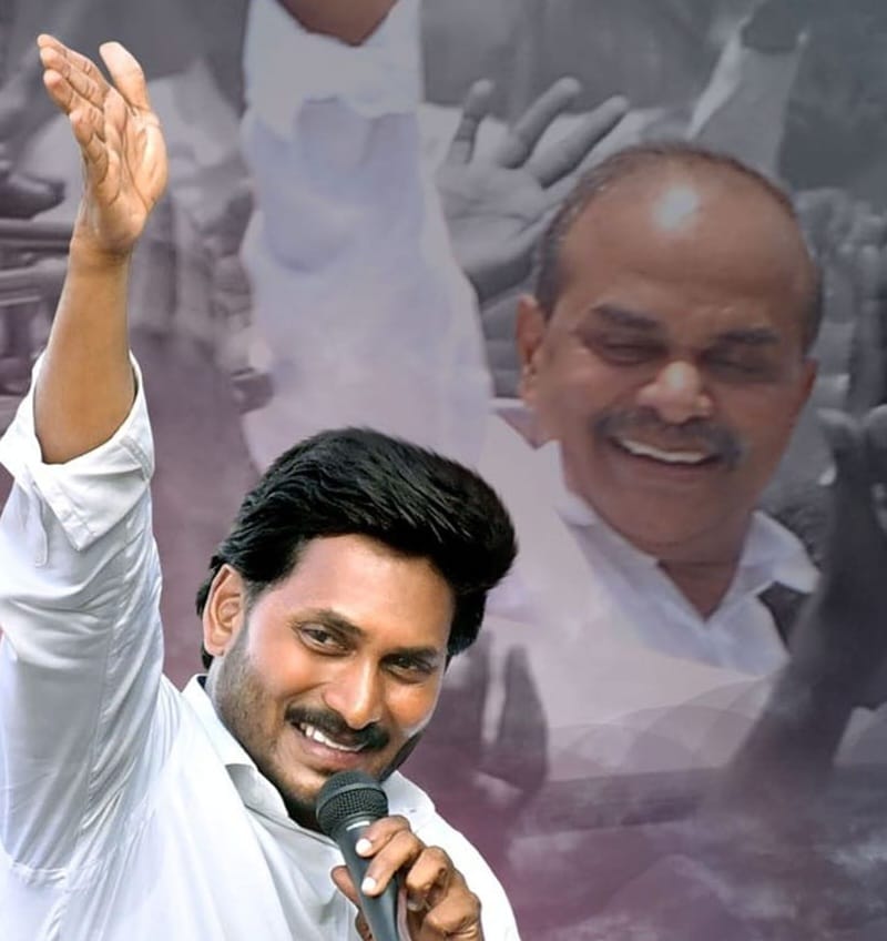 హమ్మయ్య ... ఎట్టకేలకు వైయస్ జగన్ చేపట్టిన నర్సీపట్నం పర్యటనకు పోలీసులు షరతులతో కూడిన అనుమతి ఇచ్చారట ..!

ఈ సందర్భంగా నాకు ఒక విషయం గుర్తుకు వస్తోంది

2003 ఏప్రిల్ 9న
రంగారెడ్డి జిల్లా చేవెళ్ల నుంచి   ప్రజాప్రస్థానం పాదయాత్రను ఆనాడు వైయస్ రాజశేఖర్ రెడ్డి గారు ప్రారంభించి ....