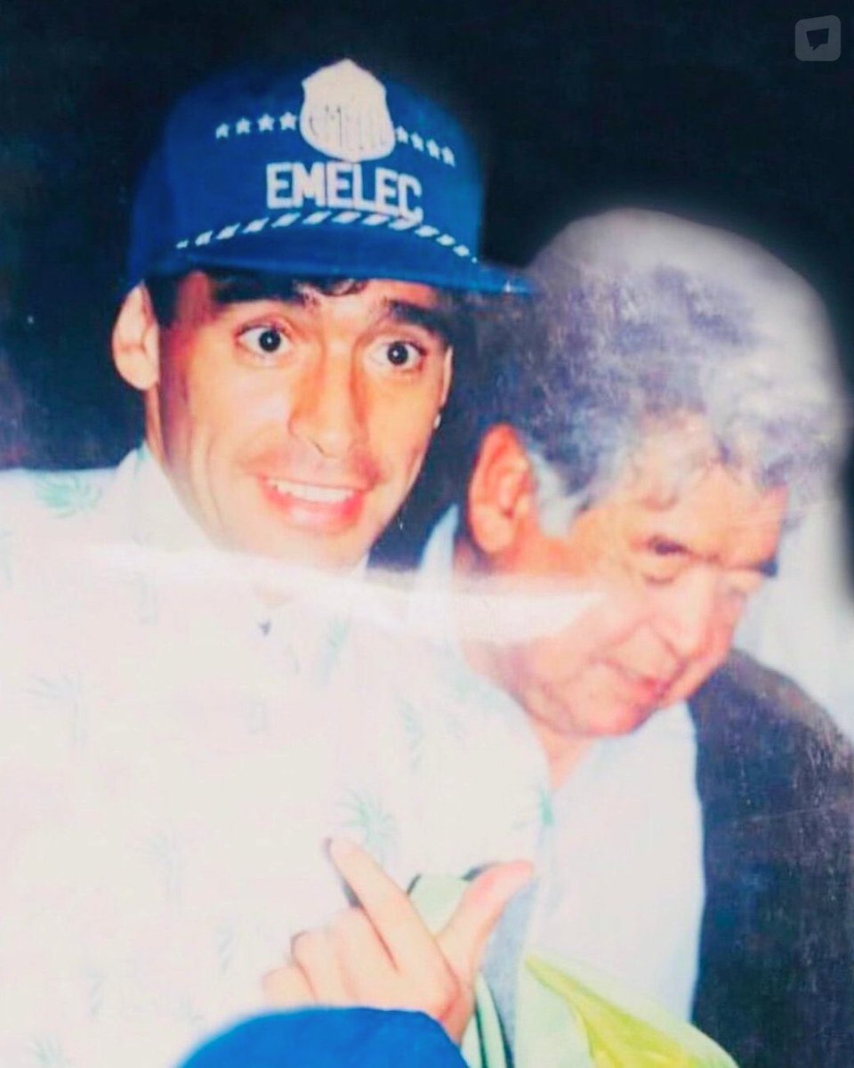 MrOFFSIDER's tweet image. Admítelo, no esperabas ver a Diego Armando Maradona con una gorra de Emelec. 

📸 Ilustradas CSE