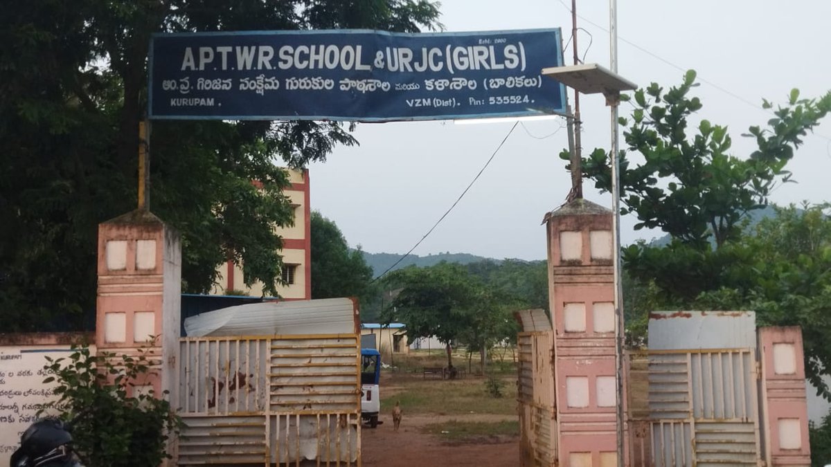 Reddy6689's tweet image. కురుపాం గురుకులంలో నాడు-నేడులో భాగంగా మన హయాంలో వాటర్ ప్లాంట్ పెడితే.. దాన్ని ఇప్పుడు సరిగ్గా శుభ్రం చేయకపోవడంతో విద్యార్థినులు కలుషిత నీరు తాగి ఆసుపత్రిపాలయ్యారు.

#KurupamHealthCrisis
#InHumanAPGov