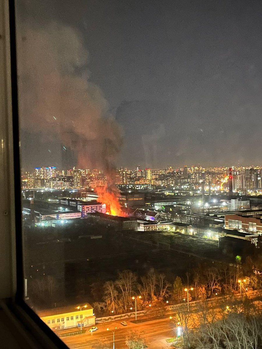 EmitSerge46735's tweet photo. Un incendie a éclaté dans un atelier de la turbine de l’Oural L’usine de turbines d’Ural (UTZ) n’est pas une usine ordinaire. Elle produit des turbines à vapeur et à gaz utilisées dans les centrales électriques, les navires navals et les industries liées à la défense/. https://t.co/hzURhbyqLM