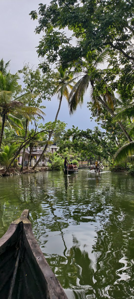 CtrlAltWritee's tweet image. Water everywhere, endless and tempting… honestly, I could spend my whole life and eternity here, and complain about nothing...