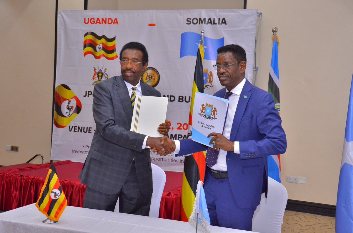 UgandaMFA's tweet photo. MoFA Update 🚨: The Ministerial session featured the signing of the Memoranda of Understanding (MoUs) on Security, Immigration, and Education at the 2nd 🇺🇬-🇸🇴 JPC, Investment and Business summit at Mestil Hotel. #UGSomaliaJPC 

The MoU on Security was signed between 🇺🇬’s Minister for Security Hon. Maj. Gen. Jim Muhwezi @jkmuhwezi and his Somali 🇸🇴 counterpart, Minister of Internal Security Hon. Abdullahi Sheikh Ismail. #UGSomaliaJPC