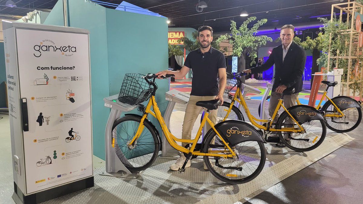reus_cat's tweet photo. La Ganxeta estrena una innovadora estació mòbil durant l’ExproReus https://t.co/hcLn7ildKg
@reusmobilitat @firaReusEvents https://t.co/qkboAyVrZN