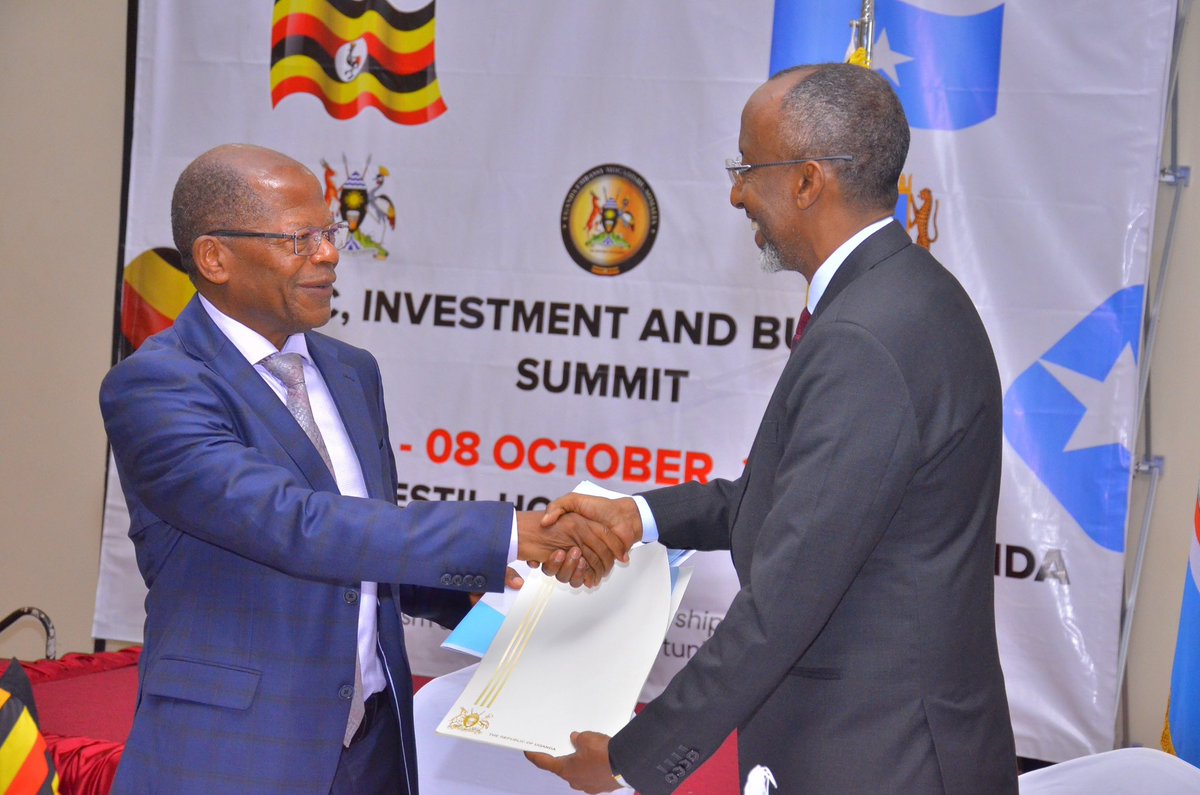 UgandaMFA's tweet photo. The MoU on Education was signed between State Minister for Higher Education Hon. Dr. John C. Muyingo @DrMuyingo and his Somali counterpart, Minister of Education Hon. Farah Sheikh Abdulkadir 🇺🇬🤝🇸🇴.
#UGSomaliaJPC https://t.co/2MtKq1kZVg