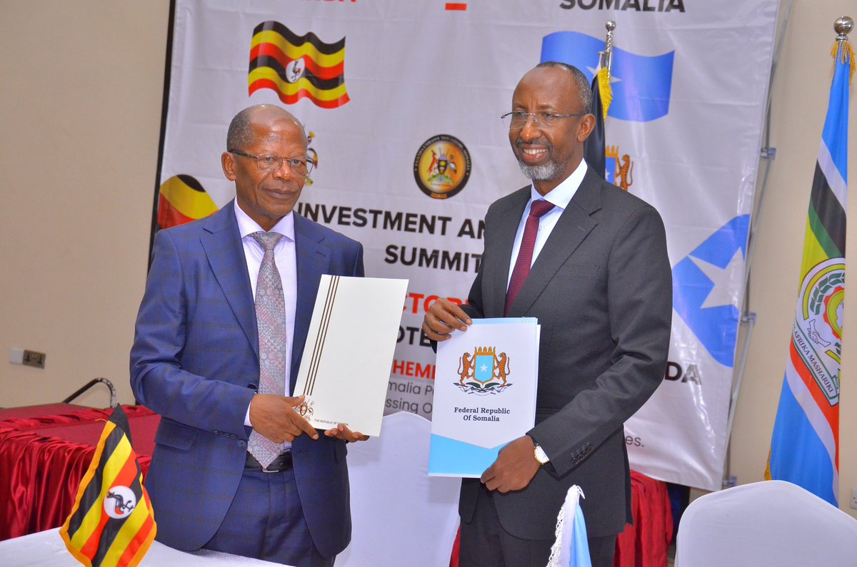 UgandaMFA's tweet photo. The MoU on Education was signed between State Minister for Higher Education Hon. Dr. John C. Muyingo @DrMuyingo and his Somali counterpart, Minister of Education Hon. Farah Sheikh Abdulkadir 🇺🇬🤝🇸🇴.
#UGSomaliaJPC https://t.co/2MtKq1kZVg