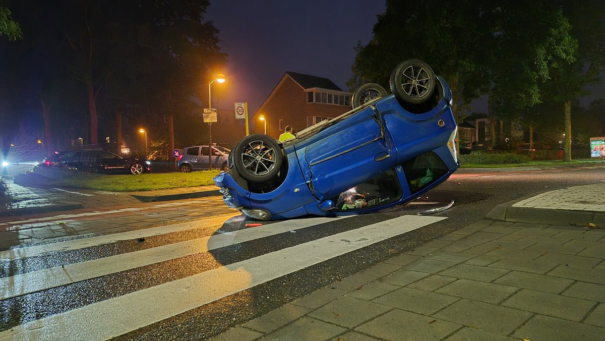 45 km/u-auto op de kop na ongeval in Gorinchem: facebook.com/hulpdienstengo…