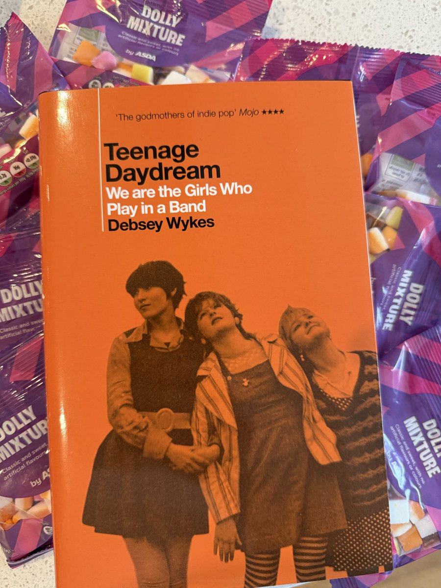 Rock'n'Rollbookclub 📚 tweet media