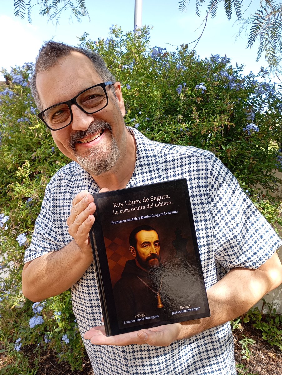 capakhine's tweet image. Por fin tengo en mis manos este libro que, sin duda, se convertirá en obra de culto y referencia sobre historia del ajedrez. ¡100% recomendable!
