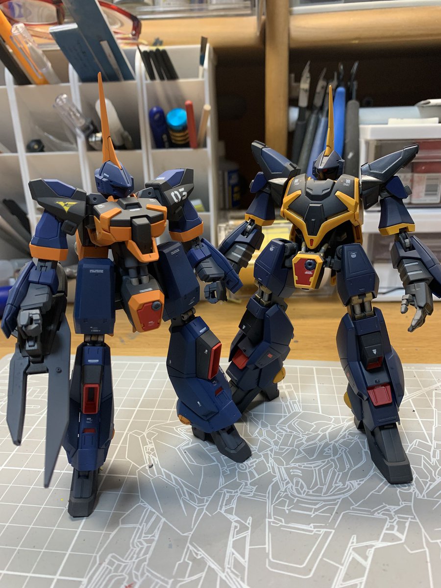 HGバーザムAOZ版完成。腰にアブソーバーの付いた機体って当時は異形だったが、いいんだよなぁこれが。新旧あるけどどっちもイイ。バーザムⅡも組んでみたいな。
もっともっと、#ガンプラ再販を
#ガンプラ好きと繋がりたい