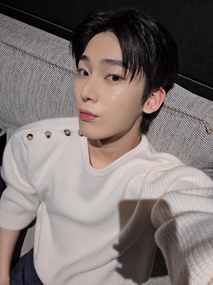lovingsunsun's tweet photo. 251008 weverse post #SUNOO

🦊 what are you guys up to?? https://t.co/k4bEUmOVj1