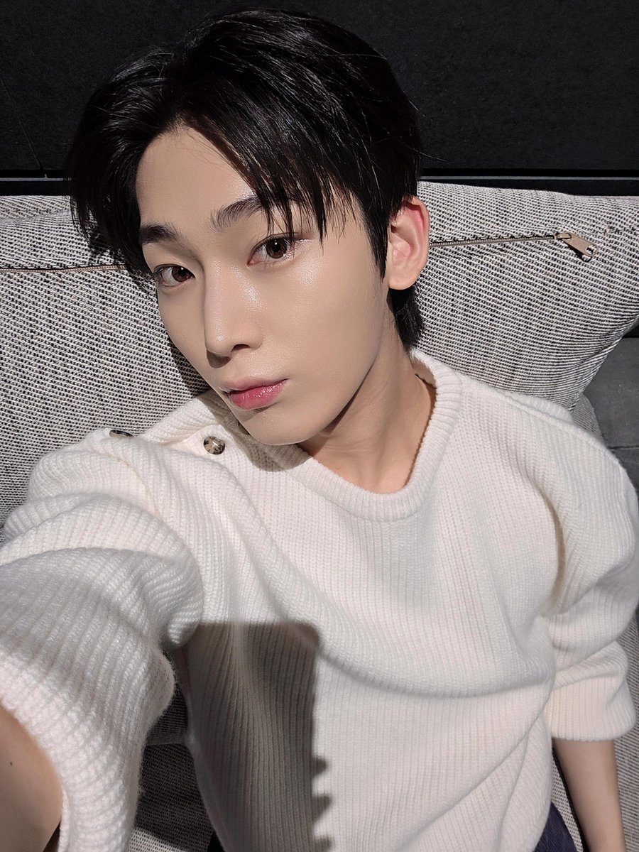 lovingsunsun's tweet photo. 251008 weverse post #SUNOO

🦊 what are you guys up to?? https://t.co/k4bEUmOVj1
