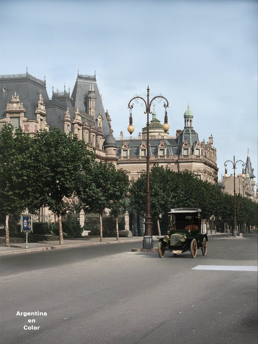 Argentinaacolor's tweet image. Palacio Dose en la esquina de Avenida Alvear y Ayacucho, Buenos Aires. Foto c. 1915.