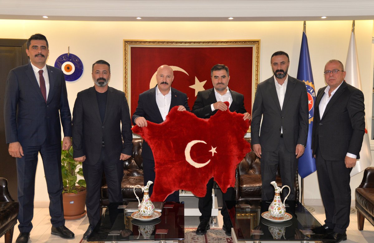 Güvenlik ve Savunma İşçileri Sendikası (Güvenlik-İş) Genel Başkanı Ömer Çağırıcı ve Yönetim Kurulu üyeleri, 15. Olağan Genel Kurul sonucunda göreve gelen Türkiye Haber-İş Sendikası Genel Başkanımız Nuh Galip Topak ve Yönetim Kurulumuza hayırlı olsun ziyaretinde bulundu.

Nazik