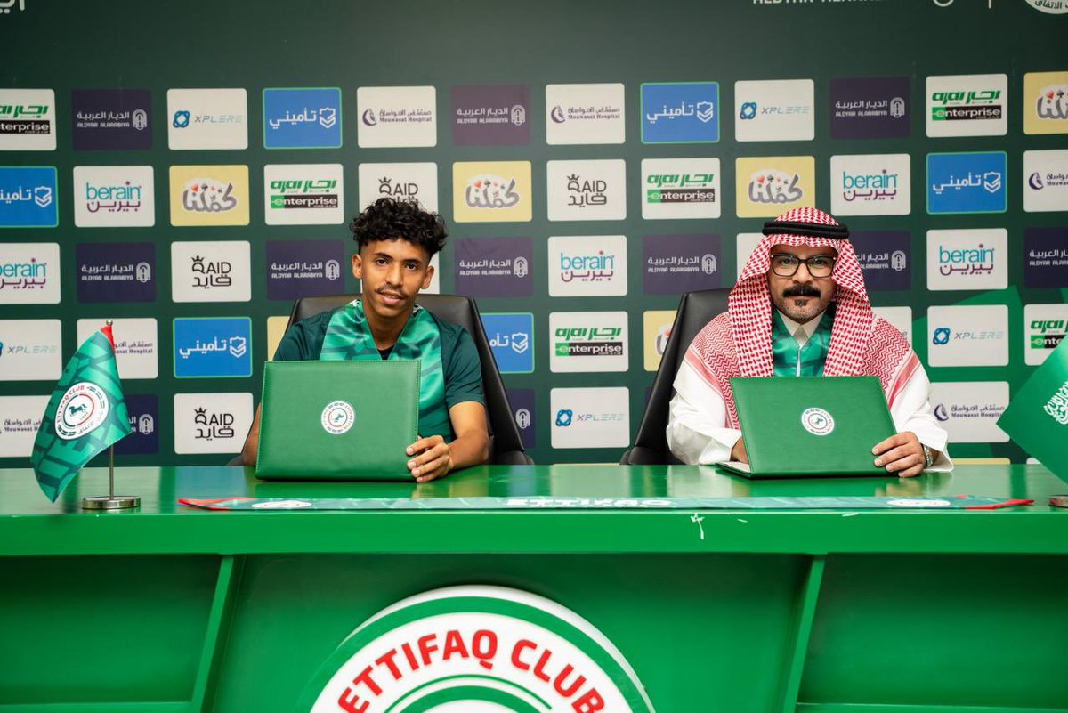 EttifaqSa's tweet image. مراسم توقيع العقد بحضور الرئيس التنفيذي أ.حمد بن عبدالله المطوع ✍️

#صيفية_الفئات💚❤️