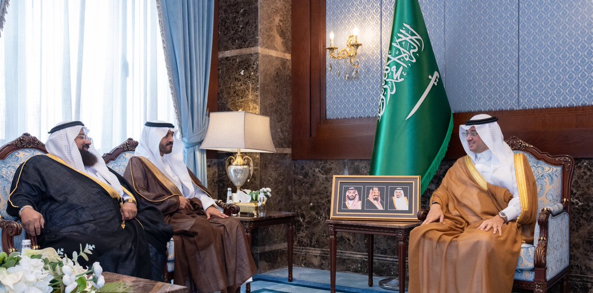 اطّلع صاحب السمو الملكي الأمير #سعود_بن_طلال بن بدر محافظ #الأحساء ، بمكتب سموّه بمقر المحافظة ، اليوم " الاربعاء " على مهام هيئة الصحة العامة "وقاية"، وجهودها في تعزيز الصحة العامة والوقاية من الأمراض على مستوى المحافظة، وعلى خطط الهيئة الوقائية، وبرامجها التوعوية، ومجالات