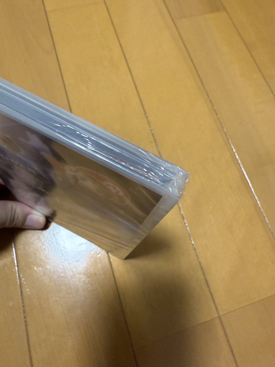 ssbstyle's tweet photo. 新品のパッケージ版Switchソフトのビニールって手ではがすの無理だよね？もしかしてチョコボールみたいに開ける仕組みある？ https://t.co/9LwZrpGPbs