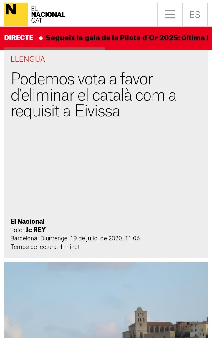 Bob Pop somriu acaronant el seu gat blanc.

elnacional.cat/ca/politica/po…