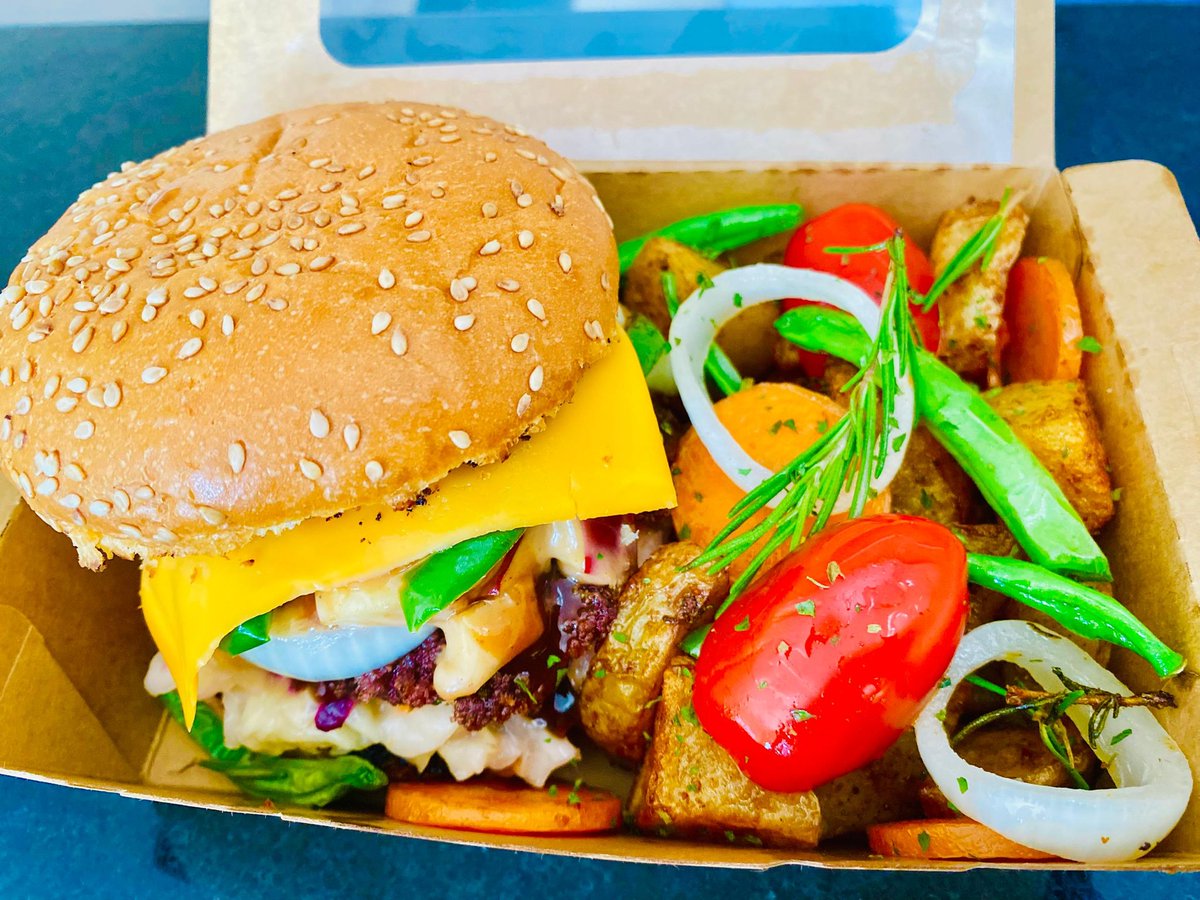 Succulent, crave-able mouthwatering loaded brunch (breakfast/lunch) packs now readily available on sale @ only K60.

📍LOCATION: Selling from Chalala Rockfield Lusaka, Zambia.
📞Call/WhatsApp 0974396747 to purchase
