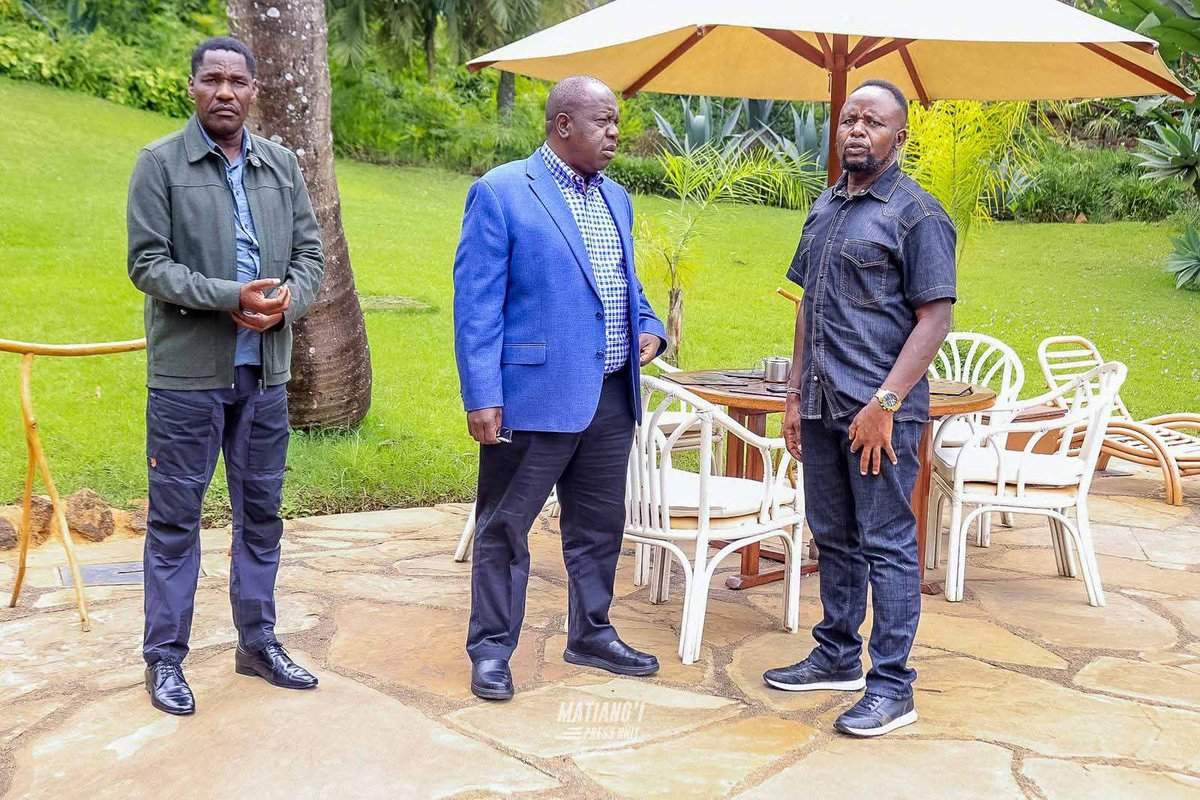 Realkangethe's tweet photo. Fred Matiang'i earlier Today meeting the mulembe nation kingpin Natembeya and Peter Munyu.

Genzs wezangu tafadhalini tuchukueni kura, hatuwezi kaa nchi tunaambiwa kila wakati tuapply kazi majuu mbona wao wasiende wakaongoze majuu?

#AudacityOfHope https://t.co/wSa6biNbTS