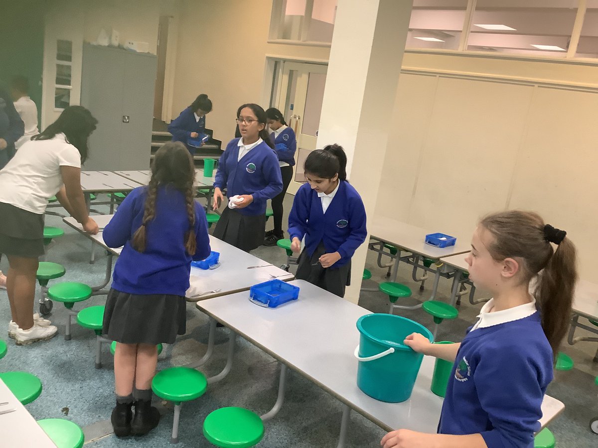 ReinwoodJuniors's tweet photo. #RJS6G have been busy learning about Sewa (service to others) in #RJSRE. We set up the dining hall for the lunchtime supervisors and year two children. We thoroughly enjoyed it and felt proud that we had helped. https://t.co/lvJgMRalCe
