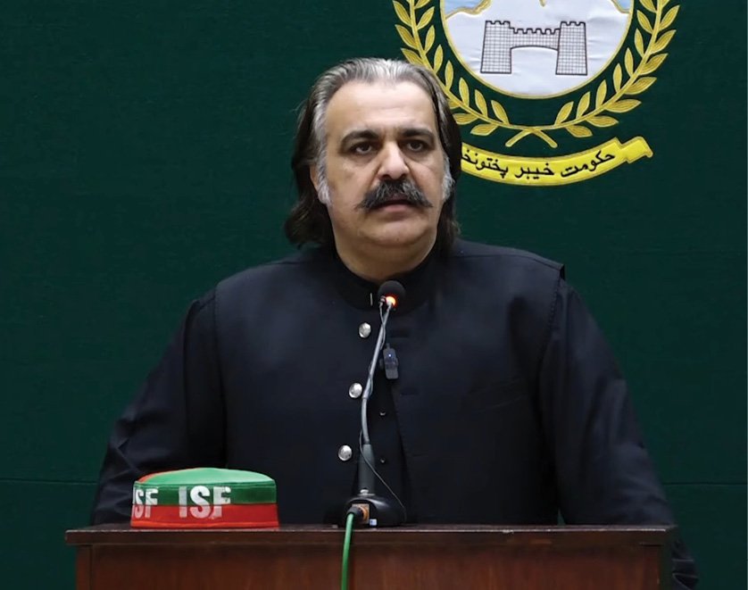 بڑے بے آبرو ہو کے تیرے کوچے سے ہم نکلے

گنڈا پور وزیر اعلی کے پی کے نہیں رہے