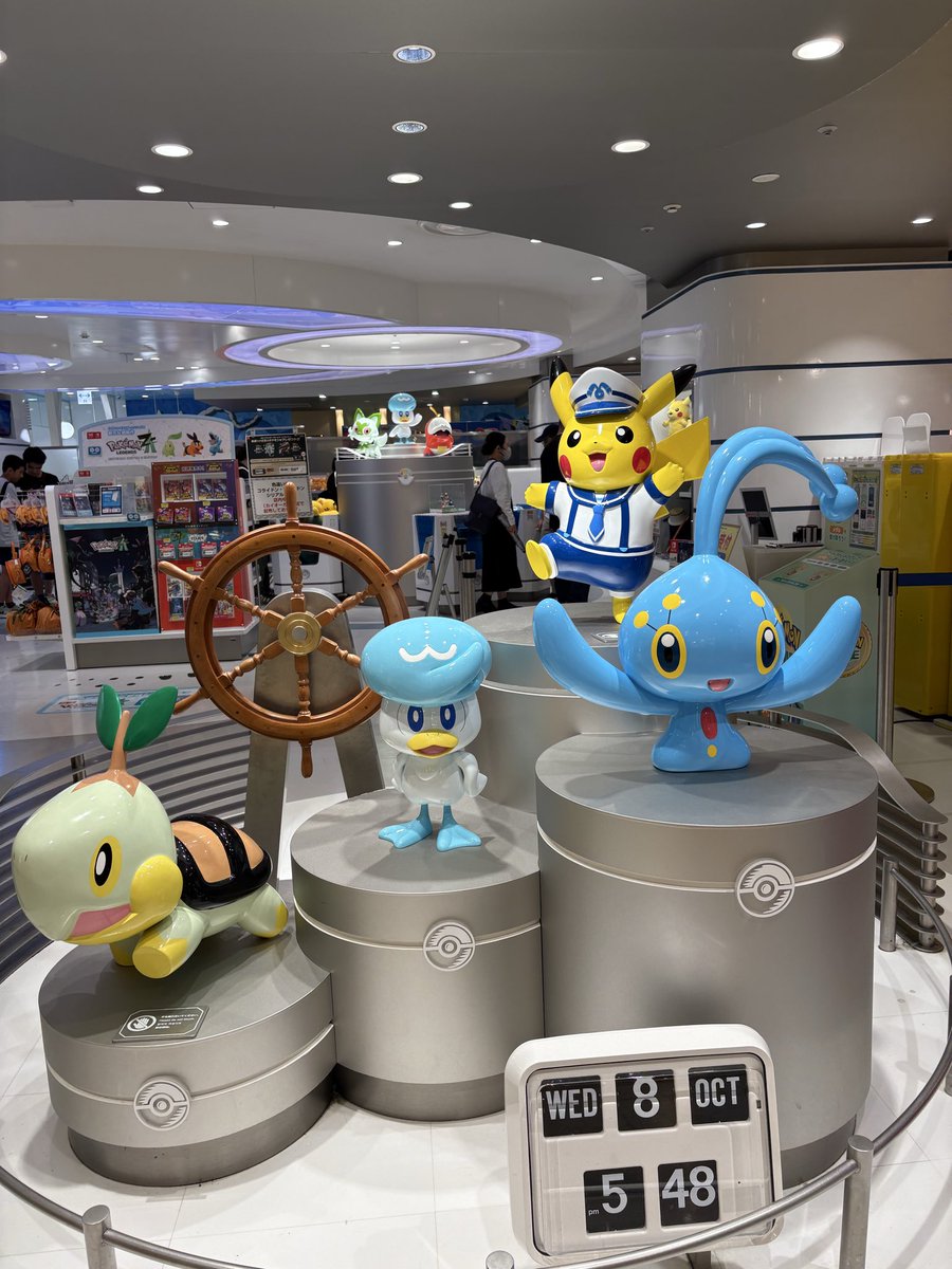 meron384's tweet photo. 仕事終わりに久しぶりのポケセン❗️👍

#ポケモンセンター
#ポケモンセンターヨコハマ
#カイオーガ https://t.co/HyzBQouzh1