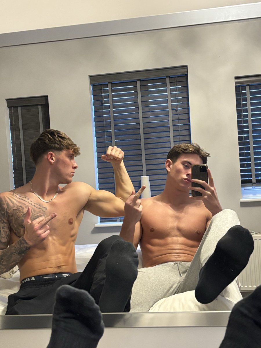 The findom brothers are back 😈

Who’s serving?

 <a href="/Walletowner/">Master Bradley (King Of Findom)</a>