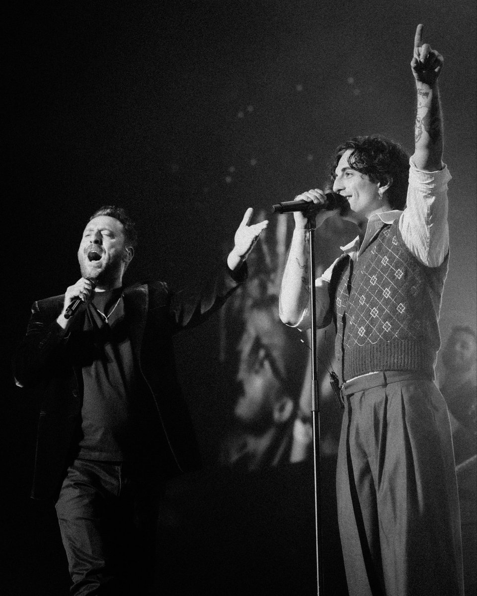 Damiano è un’anima bella, io dentro ci ho sempre visto convivere la strada e le stelle. 
Cantando con lui ne ho avuto conferma. 

Grazie per avermi invitato sul tuo palco, @damianodavid . Grazie a tutta la band, al tuo staff e a tutti i ragazzi e ragazze della produzione, a tutto