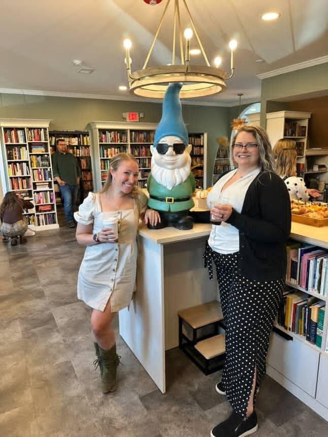 TourismGnome's tweet photo. Lake Bound Bookstore in #SandLakeNY for a fun adventure with my besties! 

#AroundTroy #RensselaerCounty #AverillPark #NY #NewYork #ItsHereInRensselaer https://t.co/9YqHDbJsEG