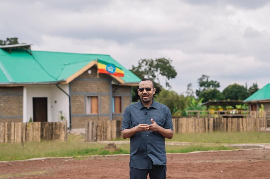 BerhanuTsegaye's tweet image. የኮሪደር ልማት ስራ መንግስት በሁሉም አከባቢ አካታች ልማትና የተሻለ ኑሮ እንዲኖር ለማስቻል እያደረገ ያለውን ያልተቆጠበ ቁርጠኝነት የሚያረጋግጥ ነው። የልማት ስራው ውጥን በከተሞች ብቻ ሳይገደብ በገጠሩ የአገራችን ክፍል ያሉ ዜጎችን ህይወት…
