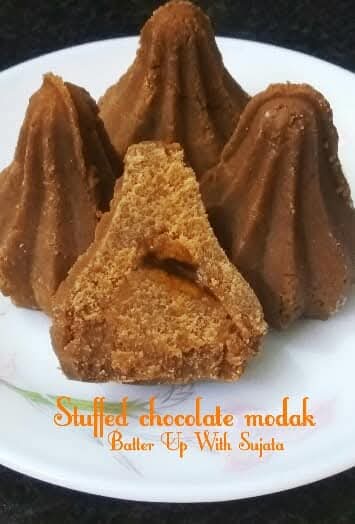Peach spread stuffed chocolate modak.
A very easy to make and delicious chocolate flavoured modak made with khoya/mawa or dried milk and stuffed with yummy peach spread. You can feel the divine taste. batterupwithsujata.com/2019/10/stuffe…
