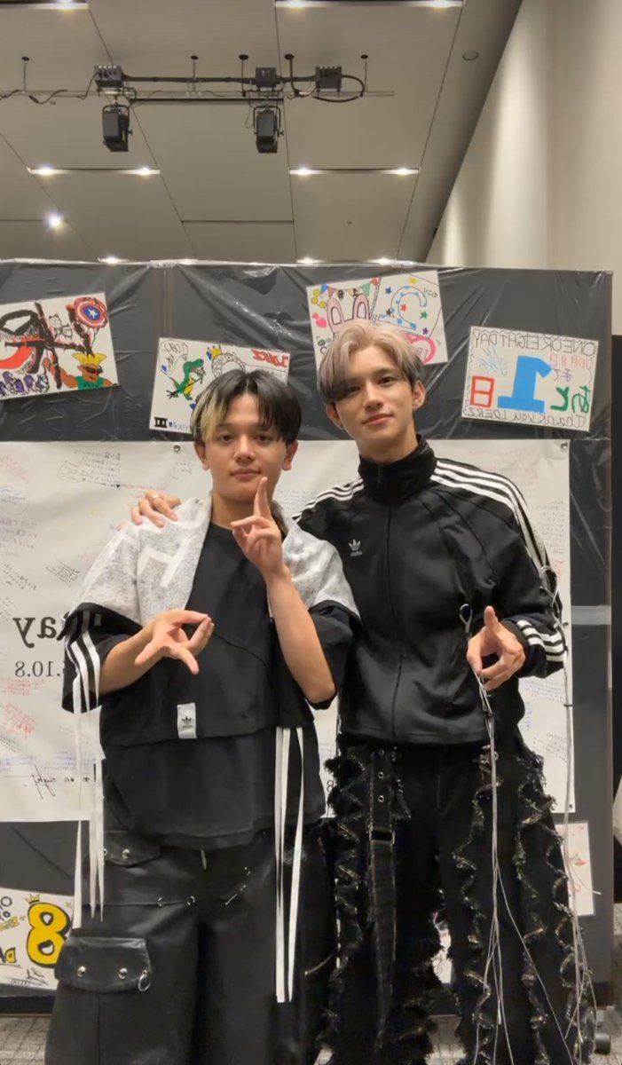 Neo es muy tierno 🥹🫶
#ONEOREIGHT #1OR8 #ONEOREIGHT_DAY