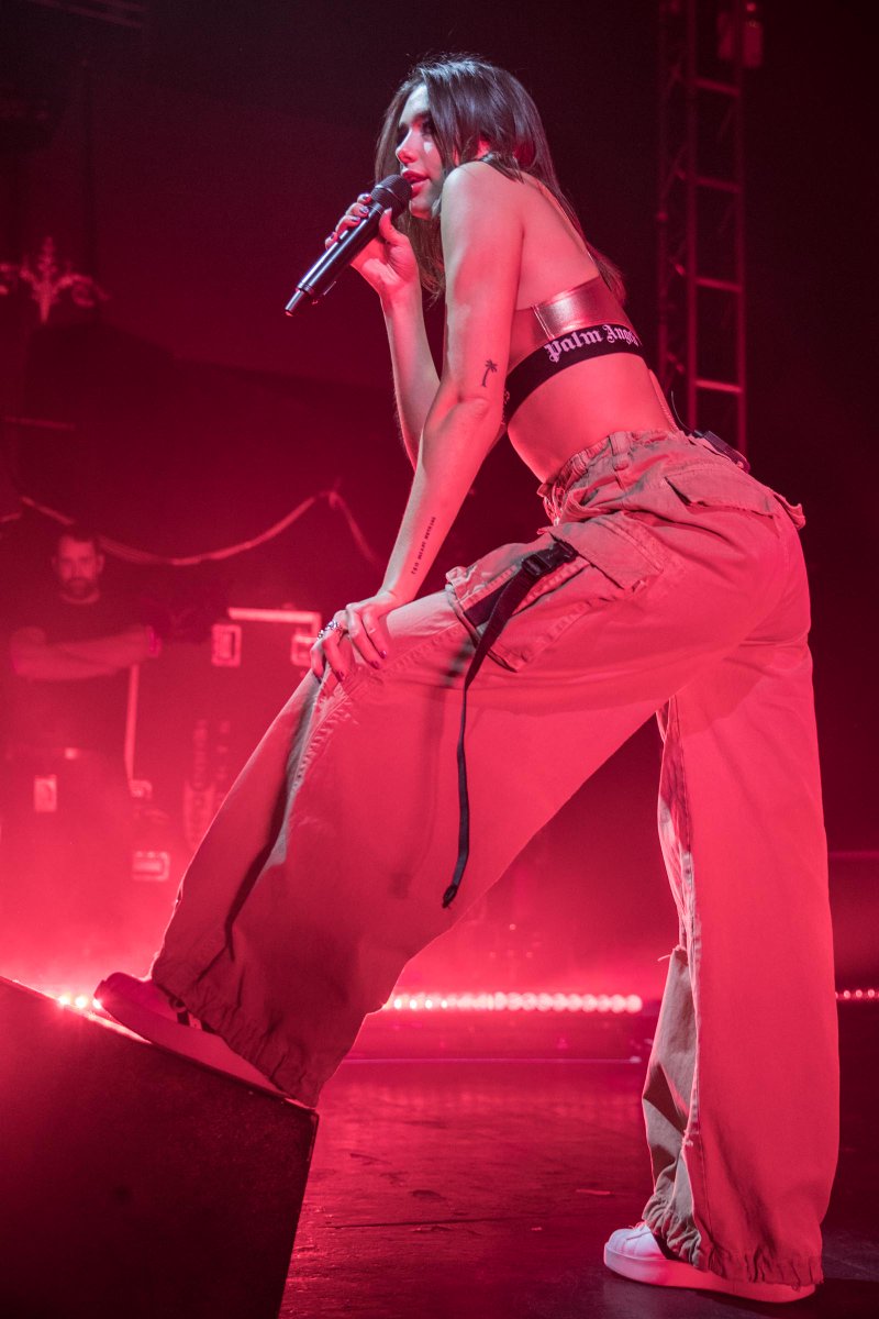 O2AcademyLeeds's tweet photo. "One: don't pick up the phone..." πΆ
#OnThisDay in 2017: After the immense popularity of hits like "New Rules" @dualipa headed to #Leeds to showcase her debut album β¨
πΈ @UnholyRacket
#DuaLipa #O2AcademyLeeds https://t.co/iUo15Ml6u0