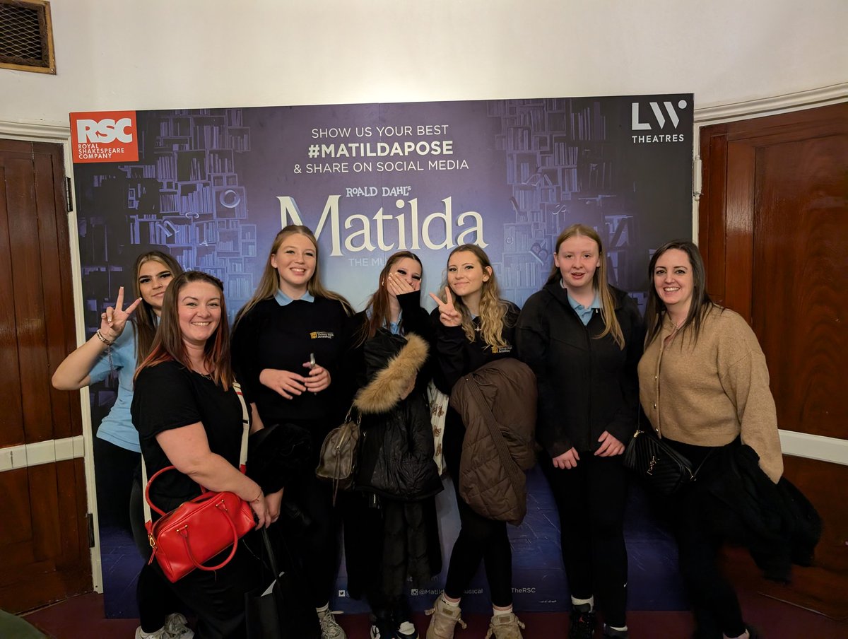 _VictoryPark_'s tweet photo. Pupils from @_VictoryPark_ & @_SuttonHouse_ attending Matilda the musical as part of our arts award programme #vpa #artsaward #enrichment #theatretrip https://t.co/21DBVRlEWo