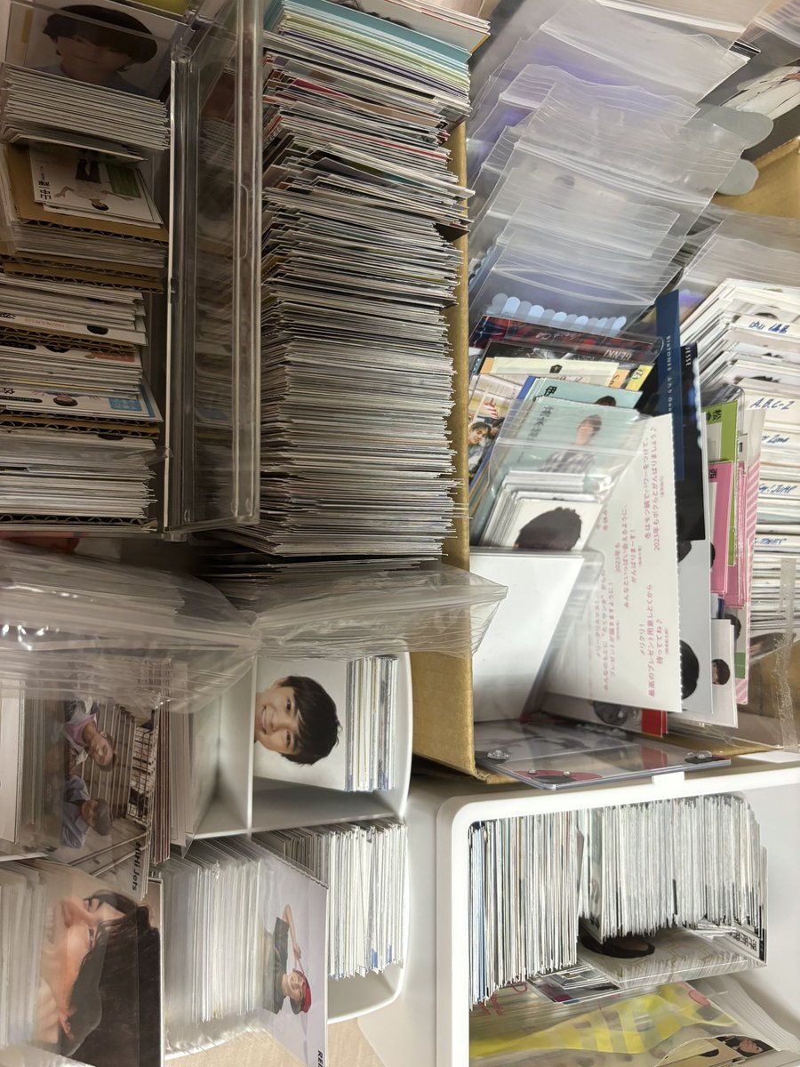 Y_Say1's tweet photo. Myojo デタカ 厚紙 公式写真 グッズ 買取

譲:お尋ねください(在庫1000↑)
求:PayPay、メルカリ通しの買取

オタクをやめるので、できるだけ安価でお譲りします🥲
厚紙やデタカだけではなくグッズなども所持しているメンバーございます。
いろんなグループのもの所持しているのでお願いします🙇🏻‍♀️ https://t.co/T6yalAWBSi