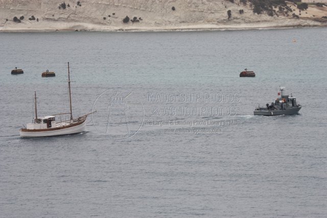 Shipguru's tweet image. #FormerAdmiraltyMFV #MY_HAVEN #towed by #AFM #SwiftClass #PCF #P24 #entering #marsaxlokkharbour, #malta - 17.01.2012 - maltashipphotos.com - NO PHOTOS can be used or manipulated without our permission @worldshipsoc @key2med @Gibdan1 @Rich_Ships @ShipsInPics