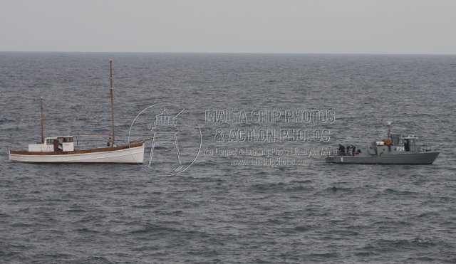 Shipguru's tweet image. #FormerAdmiraltyMFV #MY_HAVEN #towed by #AFM #SwiftClass #PCF #P24 #entering #marsaxlokkharbour, #malta - 17.01.2012 - maltashipphotos.com - NO PHOTOS can be used or manipulated without our permission @worldshipsoc @key2med @Gibdan1 @Rich_Ships @ShipsInPics