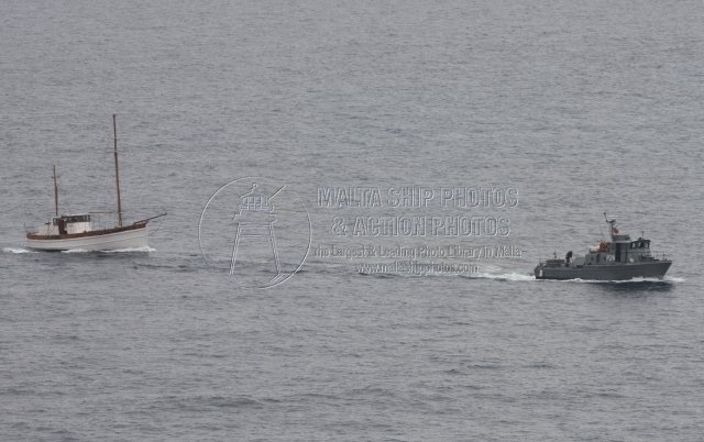 Shipguru's tweet image. #FormerAdmiraltyMFV #MY_HAVEN #towed by #AFM #SwiftClass #PCF #P24 #entering #marsaxlokkharbour, #malta - 17.01.2012 - maltashipphotos.com - NO PHOTOS can be used or manipulated without our permission @worldshipsoc @key2med @Gibdan1 @Rich_Ships @ShipsInPics
