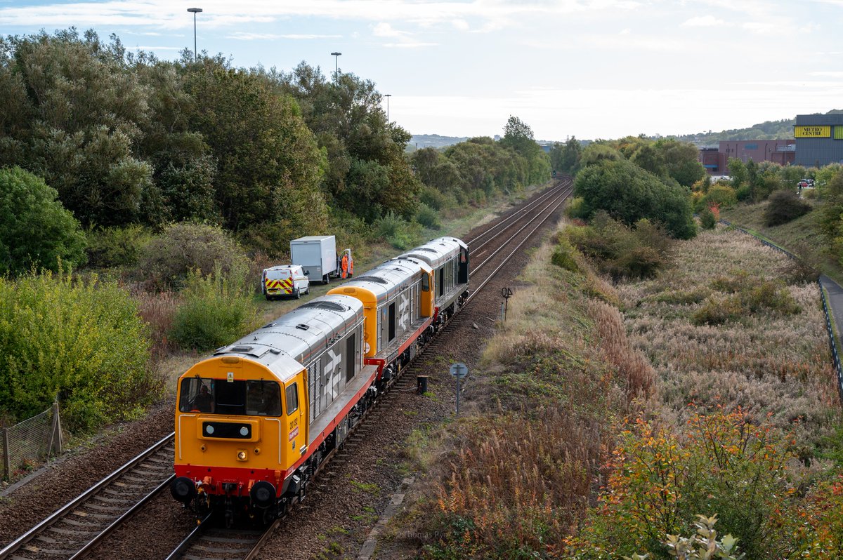 Not what I was expecting...
D8107 "Jocelyn Feilding 1940-2020" + 20118 "Saltburn-by-the-Sea" and 20132 at Metrocentre working 0Z31/0Z32 Carlisle Upperby Tmd Lsl to Newcastle and return.